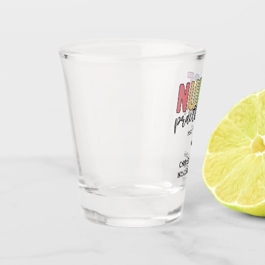 Custom Nurse Practitioner NP Nurse Abschluss Schnapsglas (Links)