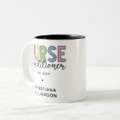 Custom Nurse Practitioner NP Nurse Abschluss Zweifarbige Tasse (Vorderseite Links)