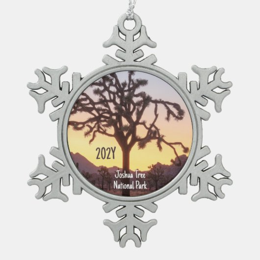 Custom Ombre Sunset Joshua Tree Schneeflocken Zinn-Ornament (Vorderseite)
