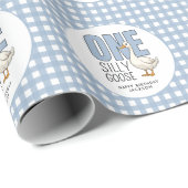 Custom One Silly Goose 1st Birthday Plaid Pattern Geschenkpapier (Rolleneckpunkt)