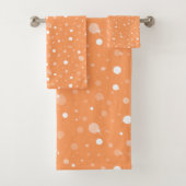 CUSTOM ORANGE BUBBLE BADEZIMMER TOWEL SET (Insitu)