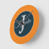 Custom  orange greay blue Monogram Elegant Runde Wanduhr (Winkel)