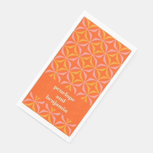 Custom Orange Yellow Retro Typografy Wedding Serviette (Ecke)