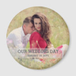 Custom Our Wedding Day Foto Magnet<br><div class="desc">Fügen Sie Ihr Lieblings-Foto zu unserem Hochzeitsmagneten und das Datum unten. Diese sind perfekt für Braut und Bräutigam oder die Eltern der Braut und des Bräutigams. Sie machen auch lustige Brautparty Geschenke für die Brautmädchen und oder Trauzeugen.</div>