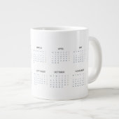 Custom Pastel Mint 2025 Calendar Elegant Jumbo-Tasse (Vorderseite Rechts)