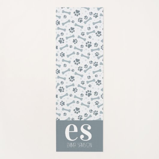 Custom Paw Prints Gray Monogram Yogamatte (Vorderseite)