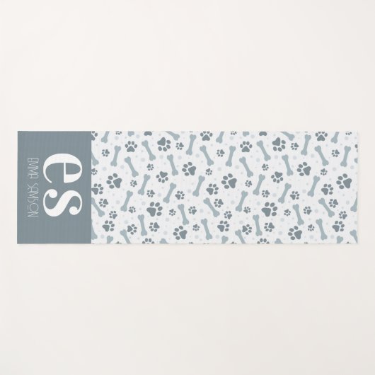 Custom Paw Prints Gray Monogram Yogamatte (Vorderseite (Horizontal))
