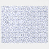 Custom Periwinkle Blue on White Decoration Floral Fleecedecke (Vorderseite (Horizontal))