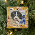 Custom Pet Foto Beach Weihnachten Keramikornament<br><div class="desc">Mit diesem Stranddekor schaffen Sie Ihrem Haustier einen schönen Sake-Ornament. Das quadratische Foto Ihres Haustieres ist gerahmt mit Muscheln,  einem Seepferd und Pflanze. Auf der Rückseite des Ornaments befindet sich eine Textvorlage,  die Sie mit Ihrem gewünschten Text personalisieren können.</div>