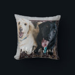 Custom Pet Foto Moderne Kalligrafie Kissen<br><div class="desc">Dieses individuell gestaltete Kissen eignet sich perfekt für Geburtstagsgeschenke, Feiertage und andere Anlässe. Das individuell gestaltete Kissen mit zwei Fotos und moderner Kalligraphie.</div>
