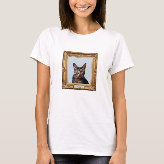 Custom Pet Portrait T-shirt – Your Cat in a Frame (Vorderseite)