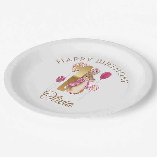 Custom Peter the Rabbit 1st Birthday Pappteller (Schrägansicht)