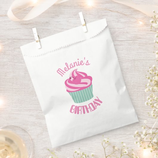 Custom Pink Birthday Cupcake Personalised Geschenktütchen (Ausgeschnitten)