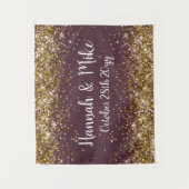 Custom Plum Lila Gold Wedding Foto Booth Prop Wandteppich (Vorderseite)