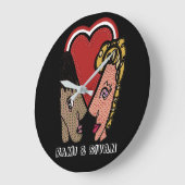 Custom Pop Art Couple Wall Clock - 2 Namen Große Wanduhr (Winkel)
