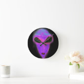 custom purple alien head area 51 runde wanduhr (Zuhause)
