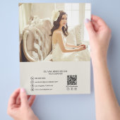 Custom QR Code Foto Social Media Business Flyer (Hand)