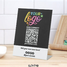 Custom QR Code Logo Socials Schwarz-weiß Rainbow Sockelschild