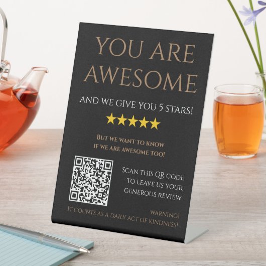 Custom QR Code schwarzes Gold verließ eine Überprü Sockelschild (In Situ)