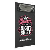 Custom Queen of the Night Shift Pink Nurse Crown Mini Klemmbrett (Schrägansicht)
