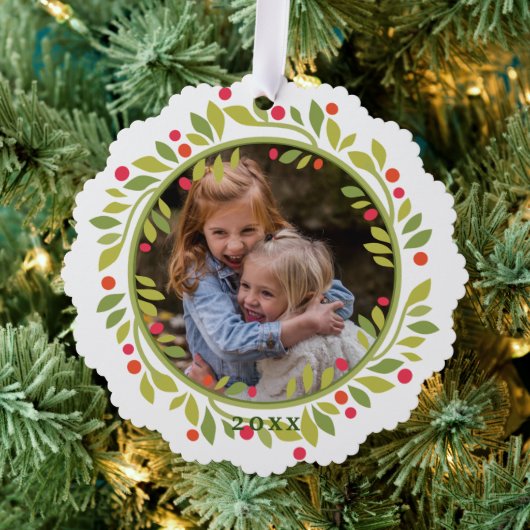 Custom Red Berries Green Leaves Wreath Ornament Karte (Insitu (Baum))
