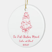 Custom Red Doodle Cake First Christmas Verheiratet Keramik Ornament (Links)