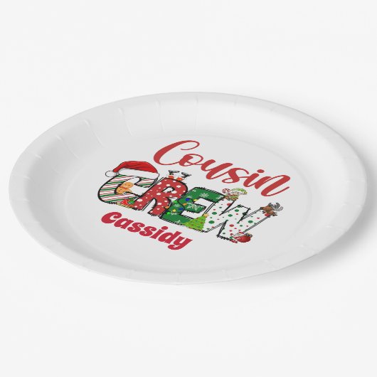Custom Retro Cousin Crew Weihnachten Pappteller (Schrägansicht)
