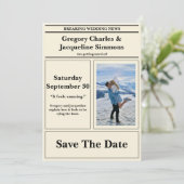 Custom Retro Wedding Newspaper Foto Save the Date Einladung (Stehend Vorderseite)