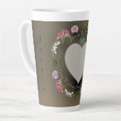 Custom Romantic Event Floral Heart Foto Milchtasse (Linke Ecke)