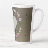 Custom Romantic Event Floral Heart Foto Milchtasse (Rechts)