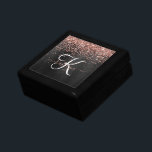 Custom Rose Gold Glitzer Black Sparkone Monogram Erinnerungskiste<br><div class="desc">Dieses trendige und elegante Design mit hübschem vergoldeten Glitzer aus Rose auf schwarz gebürstetem metallischem Hintergrund macht diese Geschenkboxen leicht zu einem persönlichen Erlebnis.</div>
