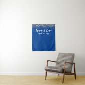 Custom Royal Blue Silver Wedding Foto Booth Prop Wandteppich (Beispiel)