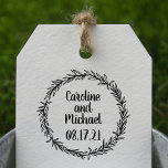 Custom Rustic Botanical Country Wreath Wedding Gummistempel<br><div class="desc">Eine perfekte Ergänzung für Ihre Hochzeit, sei es für Ihre Save the Date Umschläge, Brautparty oder Hochzeitstag Gunst Taschen oder Tags. Handzeichn eines eleganten Lorbeers, Blätter in Form eines Kranzes mit einem rustikalen Landaussehen. Passen Sie den Namen der Braut und des Bräutigams mit dem Datum an. Für Anfragen über kundenspezifische...</div>