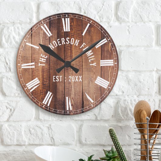 Custom Rustic Brown Wood Family Name Farmhouse Runde Wanduhr