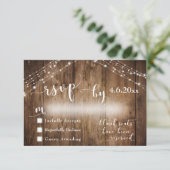 Custom Rustic Wood & Lights Wedding RSVP Karte (Stehend Vorderseite)