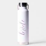 Custom Script Bride Name Elegant Moderne Hochzeit<br><div class="desc">Custom Script Bride Name Elegant Moderne Hochzeitswasserflasche. Modernes,  minimalistisches Design in Weiß und Pastellfarben lila. Jeder Schriftart,  jede Farbe,  kein Minimum.</div>
