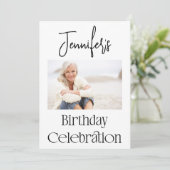 Custom Script Modern Foto Birthday Party Einladung (Stehend Vorderseite)
