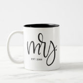 Custom Script, "Mrs." FESTGESTELLT Zweifarbige Tasse (Links)