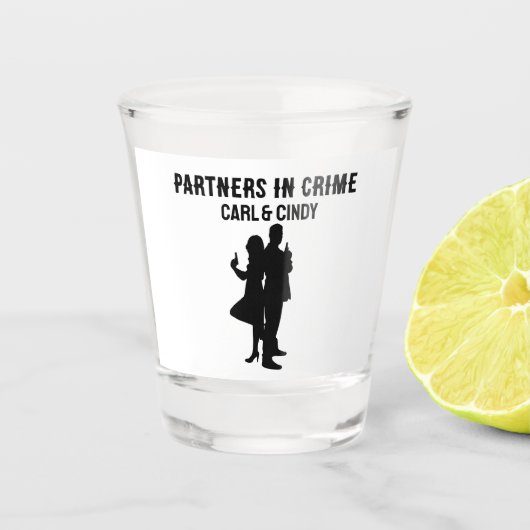 CUSTOM SHOT GLASSER PARTNER IN CRIME FUNNY SCHNAPSGLAS (Vorderseite)