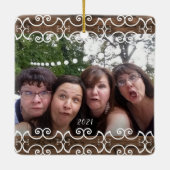 Custom Sister Rustic 2-Foto Moderne Weihnachten Keramikornament (Rückseite)