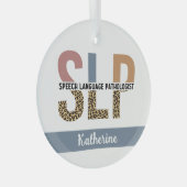 Custom SLP Speech Pathologe Leopard Print Ornament Aus Glas (Vorderseite Rechts)
