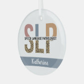 Custom SLP Speech Pathologe Leopard Print Ornament Aus Glas (Vorderseite links)