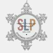 Custom SLP Speech Pathologist Speech Therapist Schneeflocken Zinn-Ornament (Vorderseite)