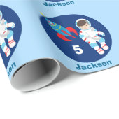 Custom Space Astronaut zum Geburtstag Geschenkpapier (Rolleneckpunkt)