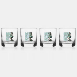Custom St Patrick's Day Pinup Girl mit Kleeblatt Whiskyglas