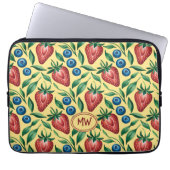 Custom Strawberry Blueberry Pattern on Yellow  Laptopschutzhülle (Vorderseite)