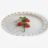 Custom Strawberry Sprig Flower Foliage Name Pappteller (Schrägansicht)