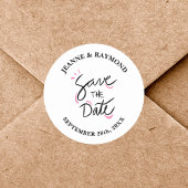 Custom Stylish Calligraphy Wedding Save the Date Runder Aufkleber