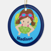 Custom Swim Team Girl Niedliche Weihnachten Keramikornament (Links)