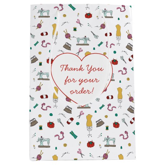 Custom Tailoring Tools Pattern Gift Bag Mittlere Geschenktüte (Vorderseite)